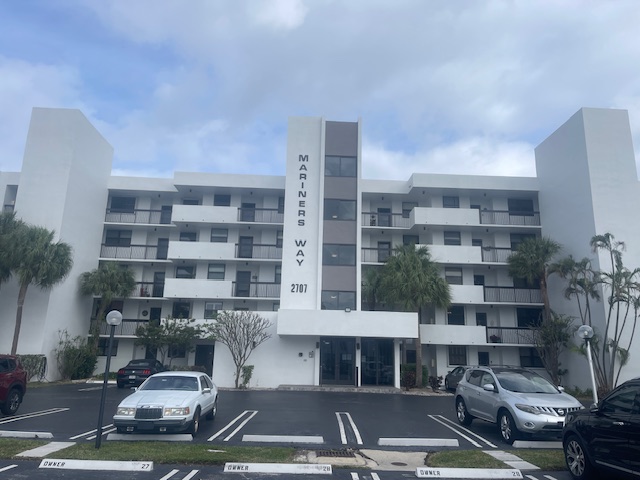 This condominium HOA was ready to make a change to the appearance of their building. After researching multiple companies, they selected Chucks Painting Inc to complete this project.