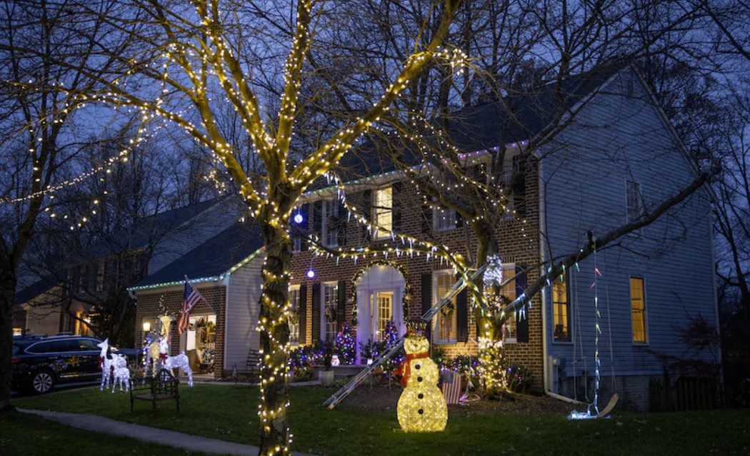 A guide to holiday decorating that will keep you off your HOA’s naughty list